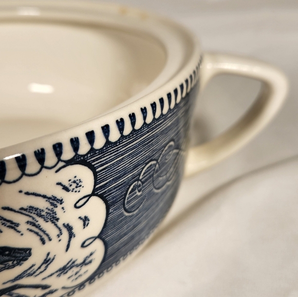 Vintage Royal Blue Currier and Ives 1.25 Qt Round Covered Handled Casserole USA - Picture 11 of 11